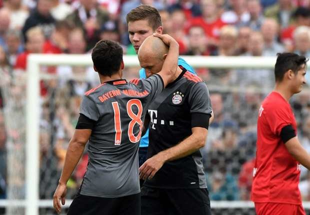 Robben dính chấn thương trong trận