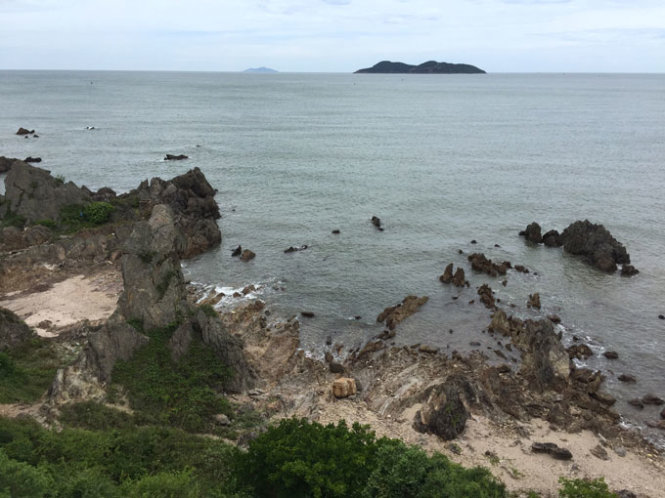 Đảo Song Ngư nằm giữa biển khơi nhìn từ Cửa Lò