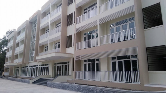 Mặt tiền KTX Cỏ May