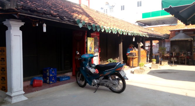 Mặt tiền ngôi nhà cựu Vương đang được người cháu dùng để bán quán ăn - Ảnh: L.ĐIỀN