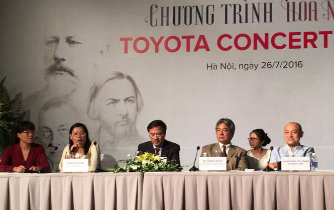 Ban tổ chức và các nghệ sĩ tham gia họp báo công bố Hoà nhạc Toyota 2016 - Ảnh: V.V.TUÂN