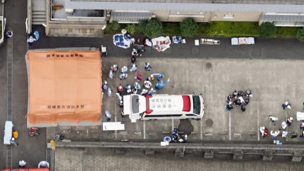 Nhiều người đã bị thương trong vụ tấn công tại trung tâm chăm sóc người khuyết tật Tsukui Yamayuri-En - Ảnh: Reuters