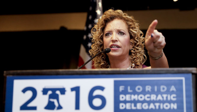 Bà Debbie Wasserman Schultz, chủ tịch đảng Dân chủ, đã tuyên bố từ chức sau bê bối rò rỉ email nội bộ đảng - Ảnh: AP