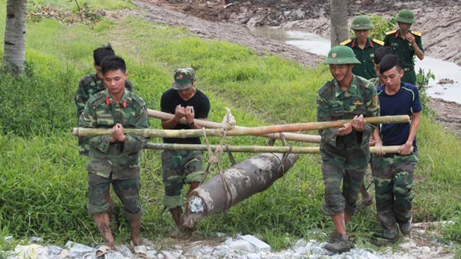 Lực lượng công binh tổ chức di dời quả bom