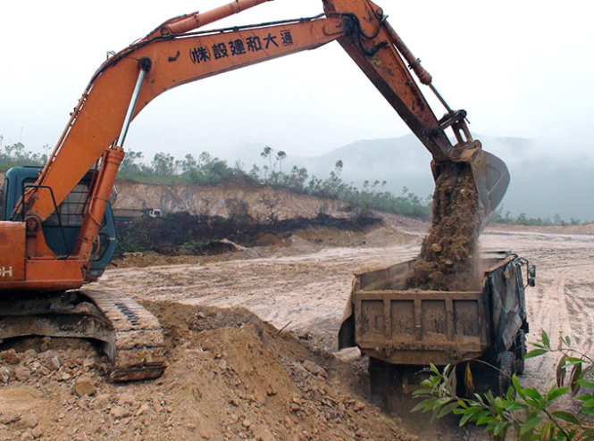 Việc khai thác đất diễn ra tràn lan ở Đà Nẵng gây bức xúc cho người dân - Ảnh: HỮU KHÁ