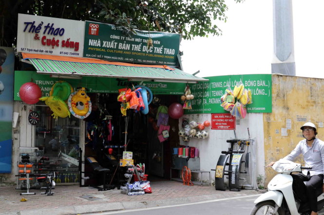 Trong 6 tháng đầu năm 2016, NXB Thể Dục Thể Thao chỉ làm được 14 cuốn sách. Trong ảnh: Lối vào NXB Thể Dục Thể Thao - Ảnh: NAM KHÁNH