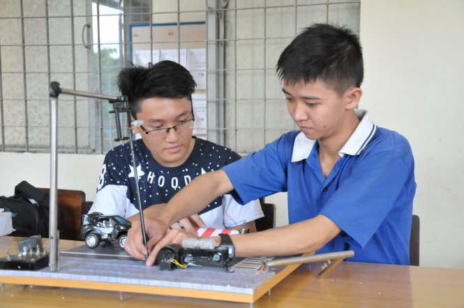 Đôi bạn Vinh (trái) và Hiếu - Ảnh: THANH TÚ