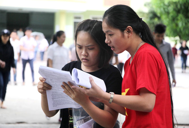 Thí sinh dự kỳ thi THPT Quốc gia 2016 tại cụm thi Vinh - Ảnh: DOÃN HÒA