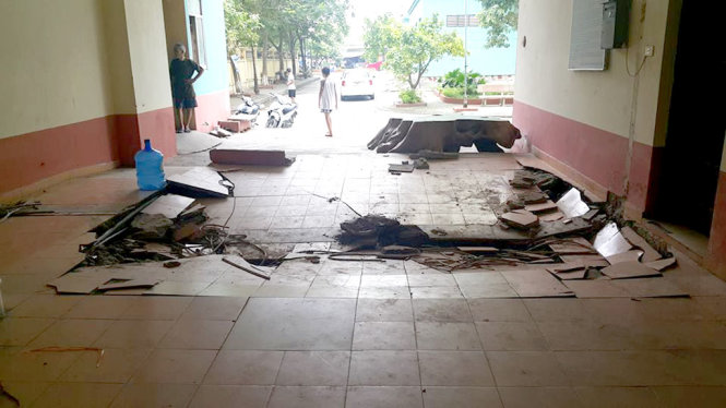 Hiện trường vụ sập mặt sàn chung cư - Ảnh: TRẦN QUANG