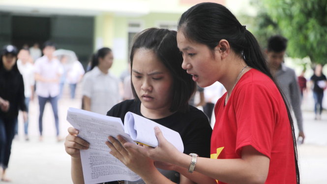 Thí sinh dự thi THPT Quốc gia 2016 tại cụm thi Vinh, Nghệ An - Ảnh: DOÃN HÒA