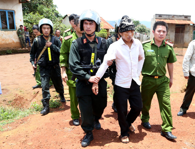 Cùng thời điểm, Cơ quan điều tra đọc lệnh bắt khẩn cấp Liêng Hót Ha Jêk (21 tuổi) vào trưa 13-8 - Ảnh: C.THÀNH