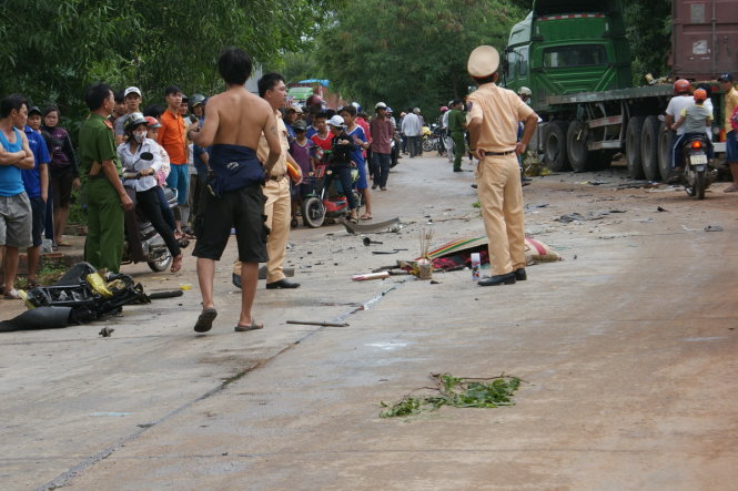 Hiện trường vụ tai nạn trên quốc lộ 19C - Ảnh: X.VINH