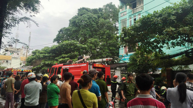 Căn nhà nơi người đàn ông nghi bị ngáo đá đóng cửa và phóng hỏa - Ảnh: LÊ PHAN