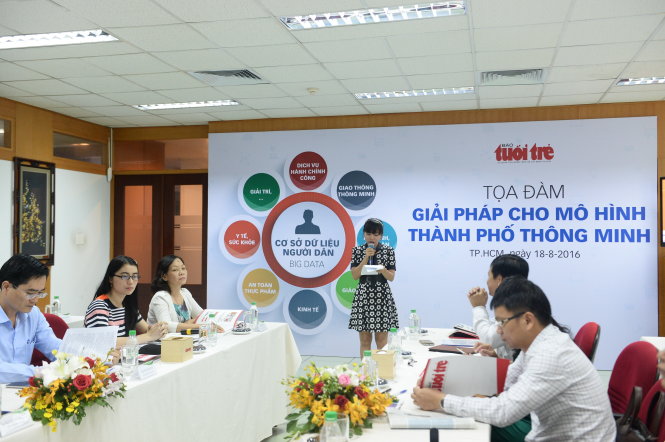 Buổi tọa đàm sáng 18-8 tại báo Tuổi Trẻ - Ảnh: Tự Trung