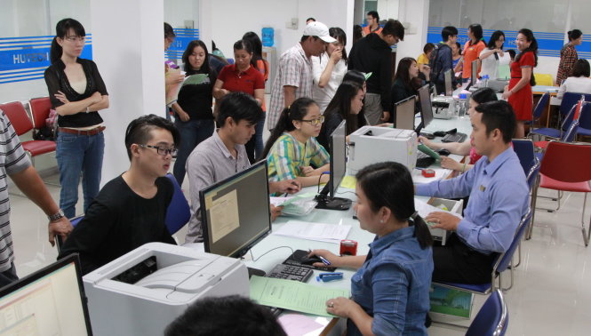 Thí sinh nộp hồ sơ xét tuyển ĐH năm 2016. Ảnh: M.G