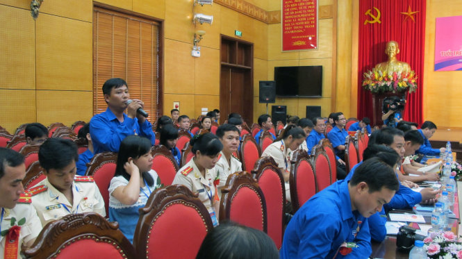 đại biểu Nguyễn Xuân Ca (Long An) phát biểu tại diễn đàn thanh niên tình nguyện - Ảnh: ĐỨC BÌNH