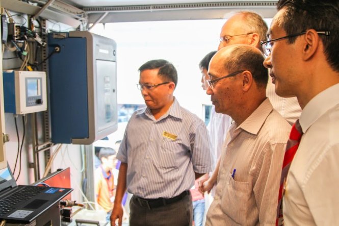 Khu vực điều khiển trạm quan trắc nước thải di động. - Nguồn: Hutech