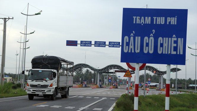 Trạm thu phí cầu Cổ Chiên (tỉnh Trà Vinh) sẽ chính thưc đưa vào hoạt động từ 1-9-2016 để hoàn vốn đầu tư cho công trình cầu Cổ Chiên - Ảnh: MẬU TRƯỜNG