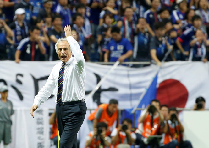 HLV Vahid Halilhodzic trong trận Nhật Bản thua UAE. Ảnh: REUTERS