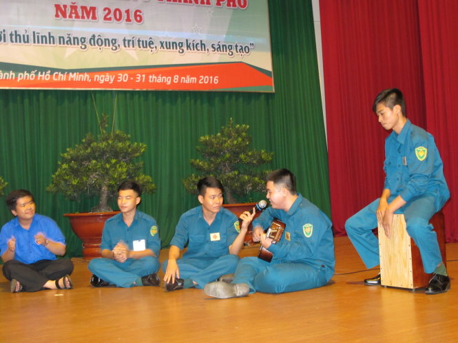 Một tiết mục thi năng khiếu tại Hội thi cán bộ Đoàn giỏi lực lượng vũ trang 2016 - Ảnh: K.ANH