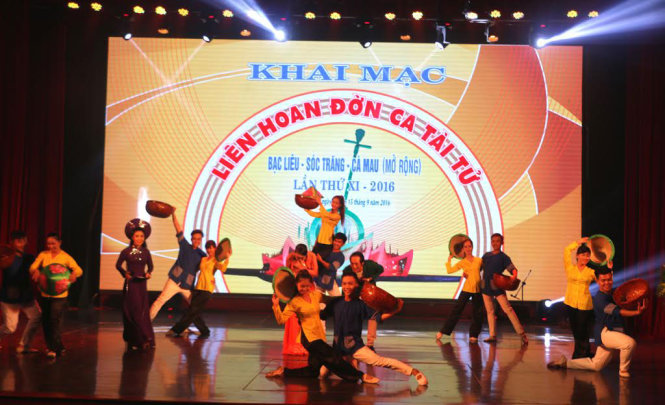 Các tiết mục trong buổi lễ khai mạc liên hoan đờn ca tài tử Nam Bộ lần thứ X năm 2016 - Ảnh: TRẦN NGUYÊN