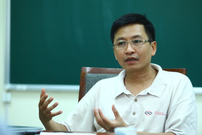 GS.TSKH Phùng Hồ Hải tại buổi gặp gỡ báo chí chiều 12-9
- Ảnh: NGUYỄN KHÁNH