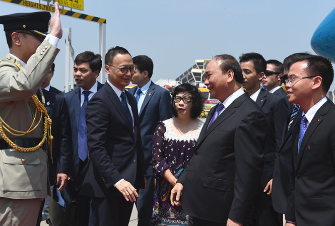 Thủ tướng Chính phủ Nguyễn Xuân Phúc và đoàn cấp cao Việt Nam đã hạ cánh xuống sân bay quốc tế Hongkong, bắt đầu thăm Khu hành chính đặc biệt này - Ảnh: Quang Hiếu