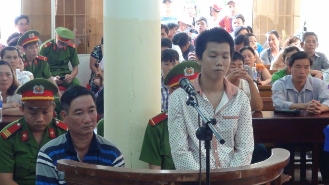 Hai bị cáo tại phiên tòa - Ảnh: Đ.VỊNH