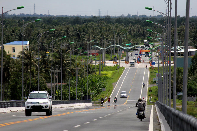 Trạm thu phí cầu Cổ Chiên (tỉnh Trà Vinh) được chính thức đi vào hoạt động từ ngày 1-9-2016 - Ảnh: MẬU TRƯỜNG