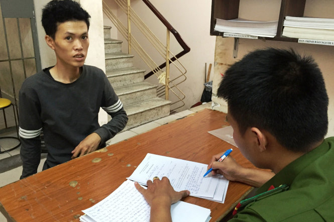 Võ Minh Tân tại cơ quan công an - Ảnh: NGỌC KHẢI