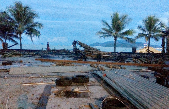 Nhà hàng Bốn Mùa đang bị tháo dỡ để chỉnh sửa - Ảnh: TR.TÂN