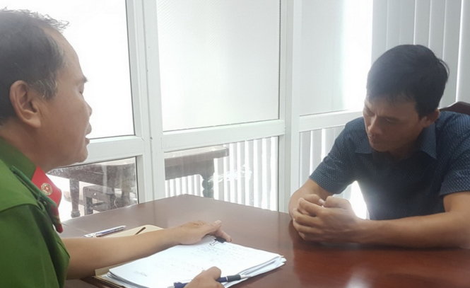 Cơ quan CSĐT công an Đà Nẵng làm việc với đối tượng - Ảnh: Đ.C