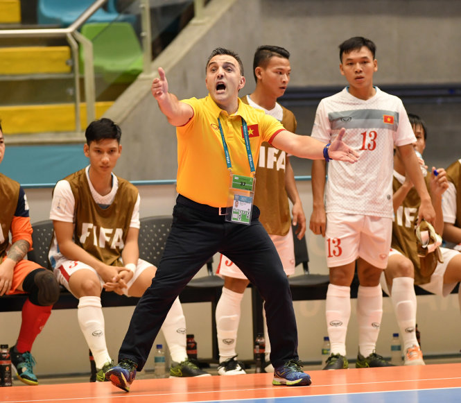HLV Bruno Garcia chỉ đạo tại World Cup 2016 tại Colombia. Ảnh: QUANG THẮNG.