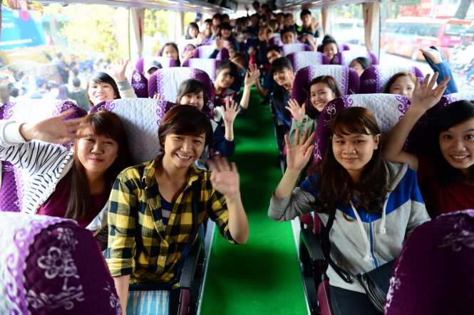 Những “Chuyến xe mùa xuân” nghĩa tình nhiều năm qua đã đưa cả ngàn sinh viên mỗi năm về sum họp bên gia đình vào dịp tết - Ảnh: QUANG ĐỊNH