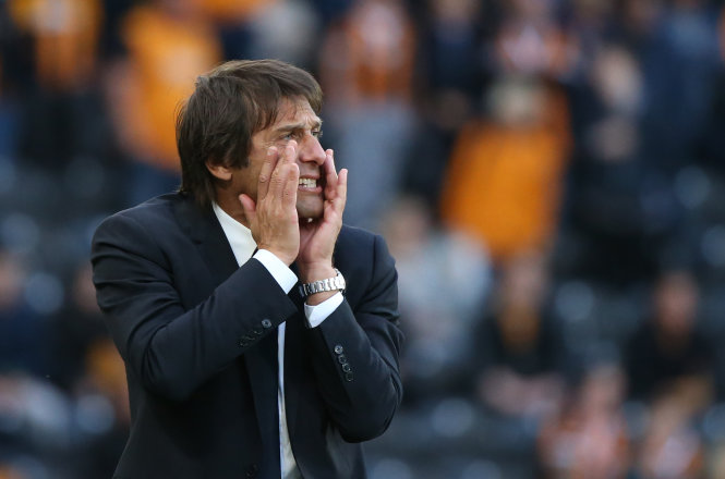 HLV Conte trong trận Chelsea thắng Hull 2-0. Ảnh: REUTERS