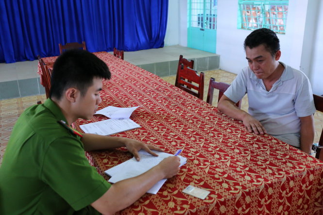 Đối tượng Kiên tại cơ quan công an - Ảnh: B.SƠN