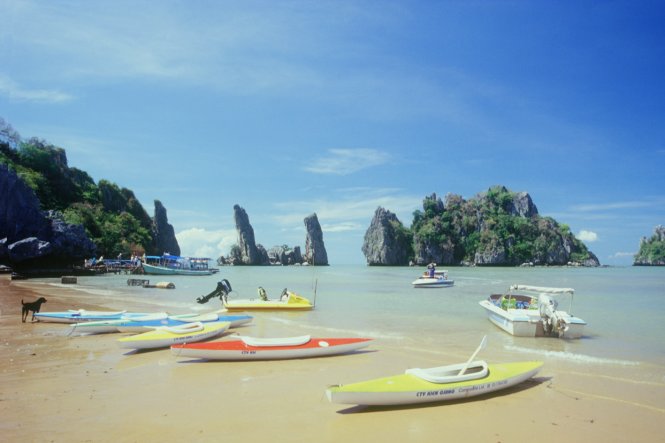 Hòn Phụ Tử lúc chưa bị gãy đổ Ảnh: Trần Lam