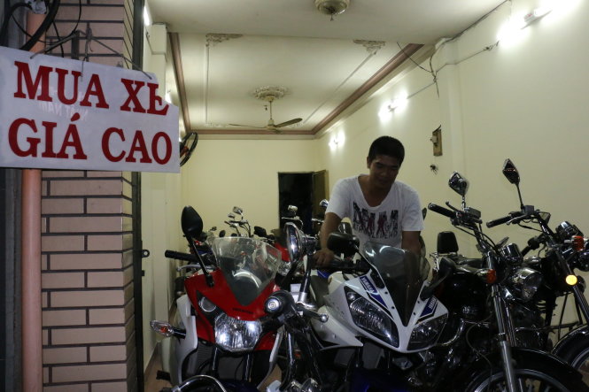 Tiệm mua xe cũ của anh Nguyễn Hoàng Sang - Ảnh: YẾN TRINH