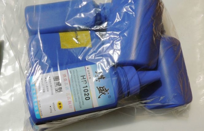 Các bình đựng mực in chứa carfentanil nhập khẩu từ Trung Quốc bị bắt giữ tại Vancouver, Canada tháng 6 năm nay - Ảnh: AP