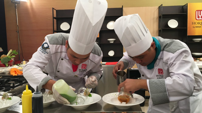 Các đầu bếp mang nhiều phong cách ẩm thực đến vòng thi bán kết khu vực miền Bắc - Ảnh: V.V.TUÂN