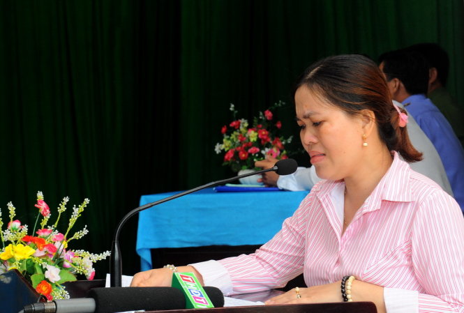 Chị Phan Thị Kim Phụng, xúc động khi phát biểu nguyện vọng tại buổi xin lỗi hai chị em đã bị kết án oan về tội
