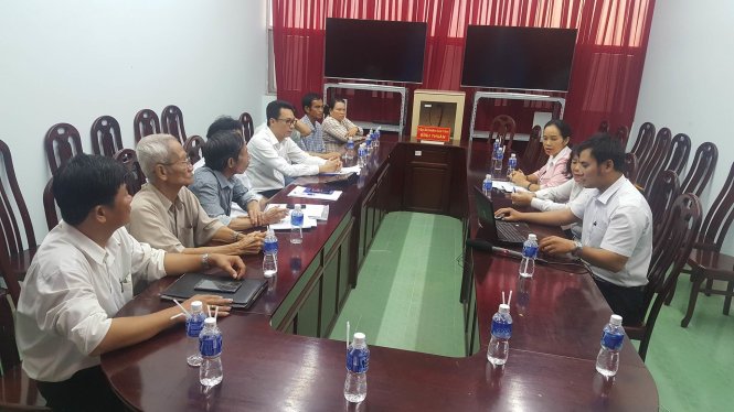 Quang cảnh cuộc thương lượng bồi thường ngày 14-10 - Ảnh: HUỲNH NHĨA