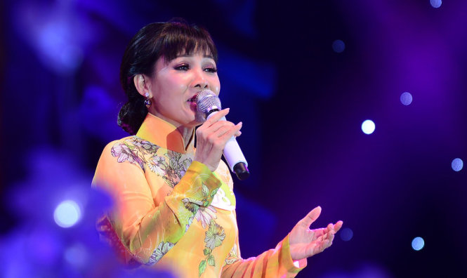 Hồng Vân trình diễn ca khúc Nghìn trùng xa cách trong liveshow 4 chương trình Tiếng hát mãi xanh tối 13-10