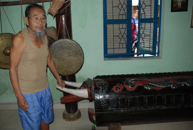 Già Y Kông và không gian riêng trong nhà của ông - Ảnh: VIỆT HÙNG
