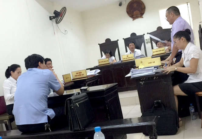 Phiên tòa xét xử vụ kiện nguyên Bộ trưởng Bộ GD-ĐT Phạm Vũ Luận - Ảnh: THÂN HOÀNG