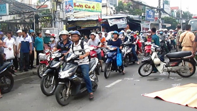 Hiện trường vụ tai nạn khiến chị Nhi tử vong tại chỗ - Ảnh: Lê Phan
