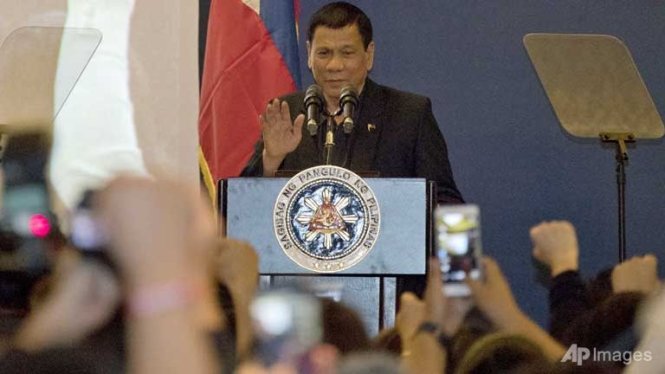 Ông Duterte phát biểu trước cộng đồng người Philippines tại Bắc Kinh - Ảnh: AP