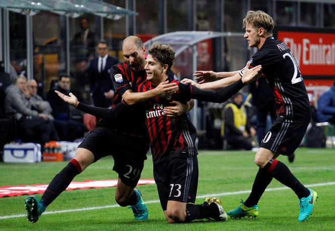 Các cầu thủ Milan ăn mừng bàn thắng vào lưới Juventus. Ảnh: REUTERS