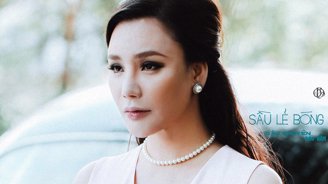 Hồ Quỳnh Hương giản dị trong tà áo dài khi hát các ca khúc Bolero
