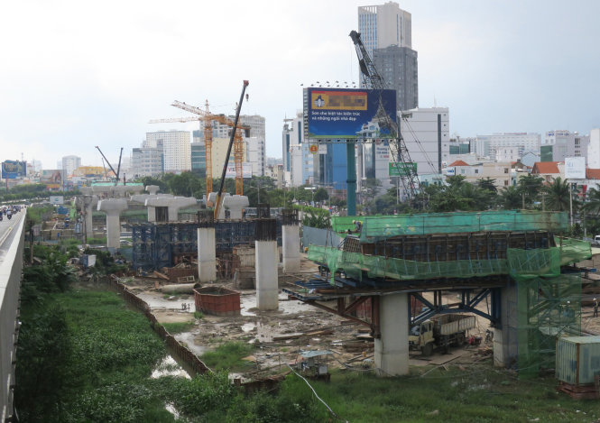 Thi công tuyến metro số 1 Bến Thành - Suối Tiên đoạn chân cầu Sài Gòn phía Q.Bình Thạnh (TP.HCM) - Ảnh: T.T.D.